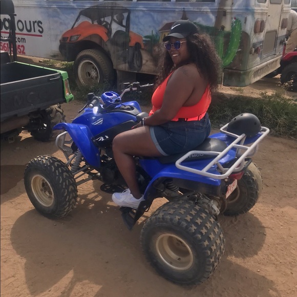 Meet your Posher, Adiya - Picture 1 of 2